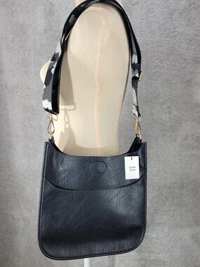 Ah-Dorned Classic Messenger Bag w/ Adjustable Camo Strap in Black *NWT*